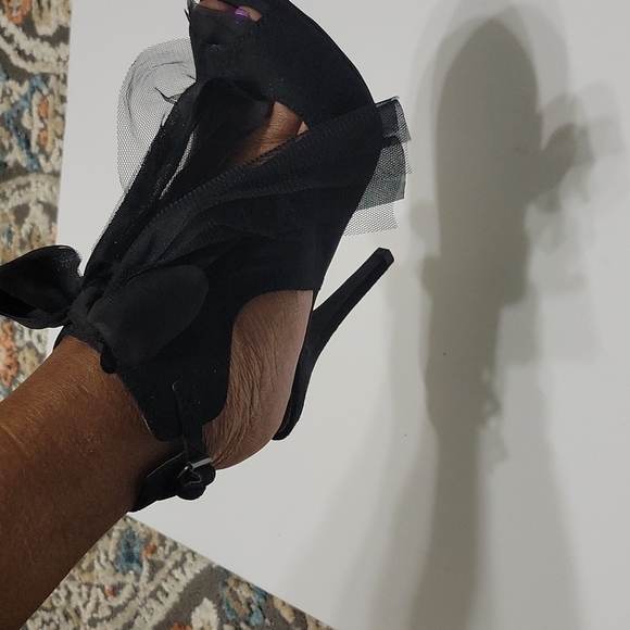1 pair black Z Londo 4 inch heels fux suede. - Picture 2 of 4